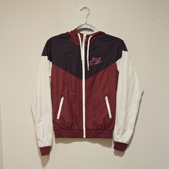 Nike The Windrunner Women's Windbreaker Jacket. - Picture 1 of 6